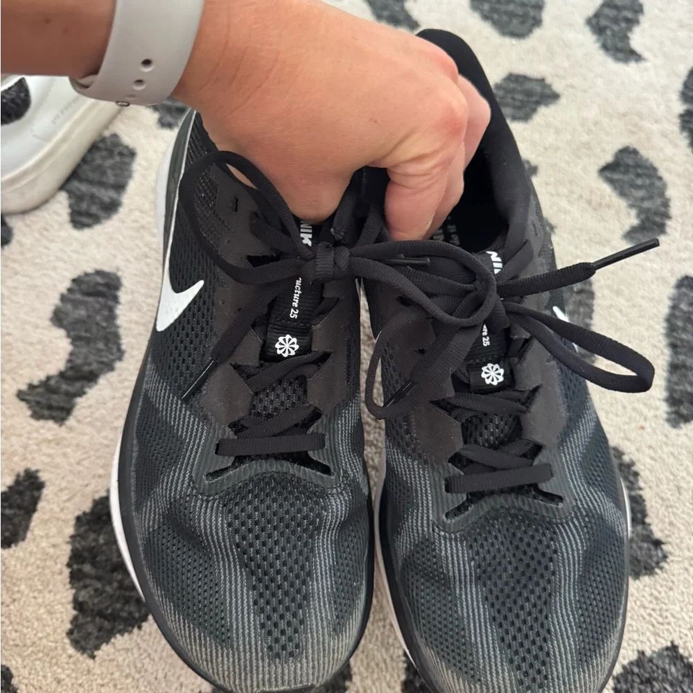 Nike Structure Running Shoes - Picture 2 of 5